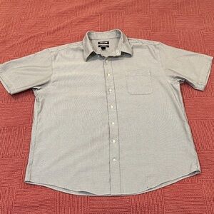 Kirkland Signature men’s XXL Non-Iron short sleeve Shirt - Black / White pattern